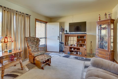 Family-Friendly Home w/ Fire Pit ~ 10 Mi to Akron! House in Ohio