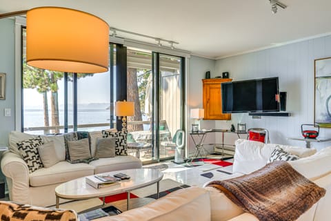 Lake Tahoe Gem w/ Furnished Deck & Water Views! Apartment in Incline Village