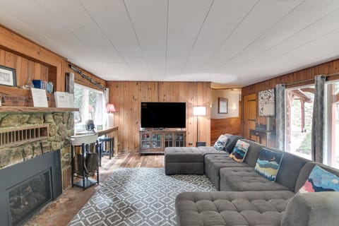 Charming Idaho Springs Retreat on Chicago Creek! House in Idaho Springs