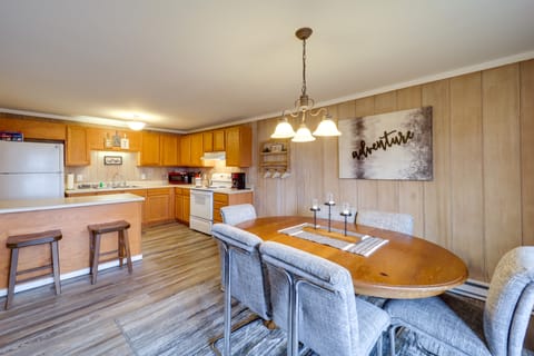 Beech Mountain Condo w/ Community Pool & Game Room Apartment in Beech Mountain