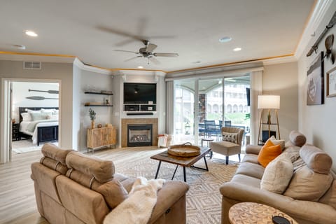 Boat Slip + Pool Access: Osage Beach Retreat Apartment in Osage Beach