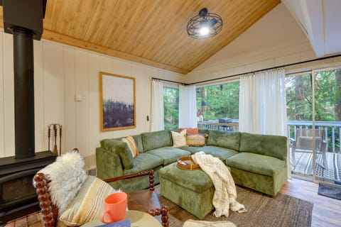 Harstine Island Cabin w/ Fire Pit: Walk to Beach! House in Puget Sound