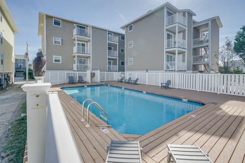 Steps to Ocean: Water-View Carolina Beach Unit! Apartment in Carolina Beach