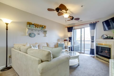 1/2 Mi to Ocean City Beach! Poolside Retreat Apartment in Ocean City