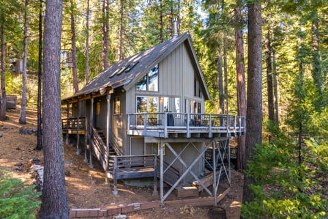 3 Mi to Big Trees State Park: Cabin w/ Deck House in Dorrington