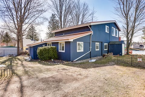 Pet Friendly Home on Lake w/ Dock, Firepit & More! House in Michigan
