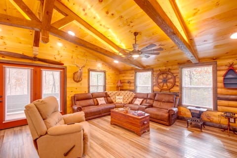 Pet-Friendly Chattanooga Cabin w/ Hot Tub & Kayaks House in Hixson