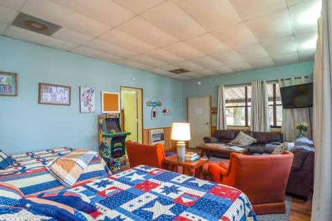 Lakefront Netterville Landing Home w/ Private Dock House in Mississippi