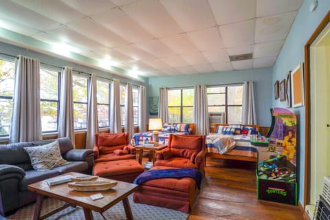 Lakefront Netterville Landing Home w/ Private Dock House in Mississippi