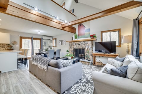 Pocono Pines Home w/ Private Hot Tub! House in Lake Naomi