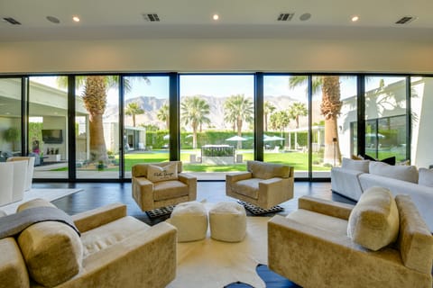 Mtn Views + Outdoor Oasis: Palm Springs Home! House in Palm Springs