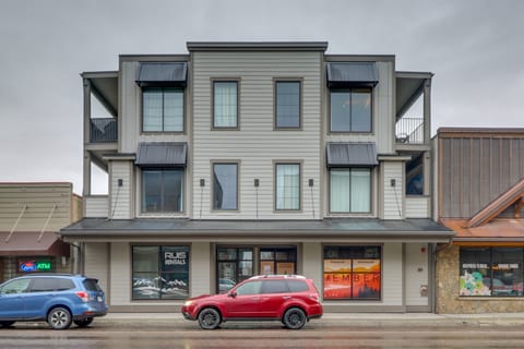 Downtown Columbia Falls Condo: 16 Mi to Ski Resort Apartment in Columbia Falls