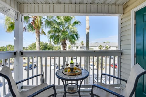 Winter Getaway: Destin Condo by Golf & Dining Apartment in Destin