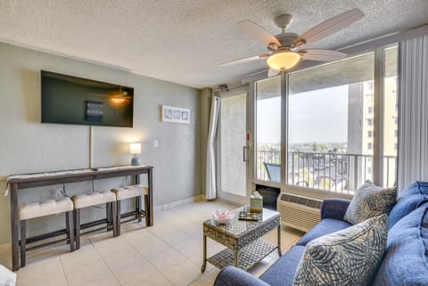 Breezy Daytona Beach Studio w/ Balcony & Views! Apartment in Daytona Beach Shores