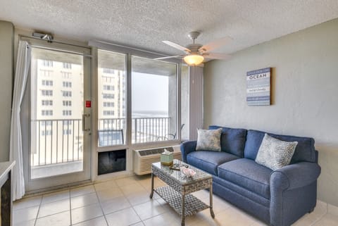 Breezy Daytona Beach Studio w/ Balcony & Views! Apartment in Daytona Beach Shores
