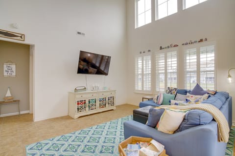 Shuttle to Beach: Millville Townhome w/ Porch Apartment in Ocean View