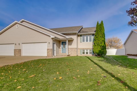 Bright Little Chute Condo w/ Deck & Yard! Apartment in Wisconsin