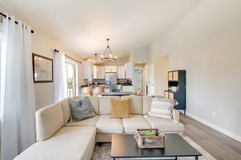 Bright Little Chute Condo w/ Deck & Yard! Apartment in Wisconsin