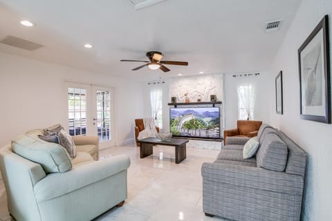 Largo Family Oasis: Private Pool & Hot Tub! House in Largo