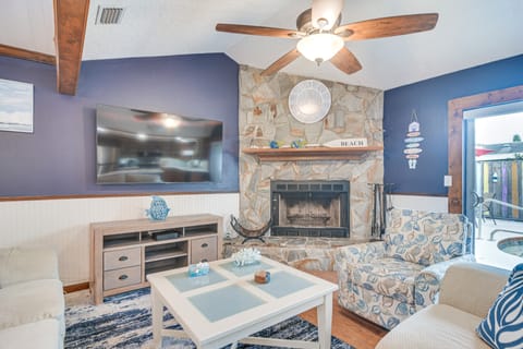 Centrally Located Clearwater Home w/ Outdoor Pool! House in Dunedin