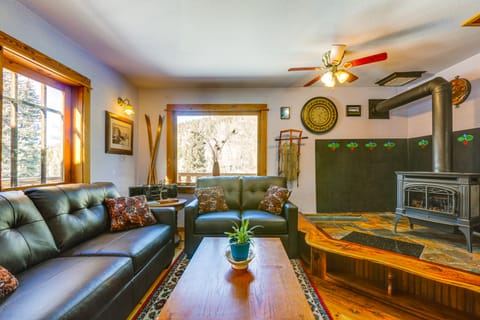 Mountain Chalet Getaway: Steps to Crystal River! House in Colorado