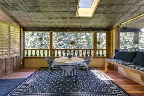 Mountain Chalet Getaway: Steps to Crystal River! House in Colorado