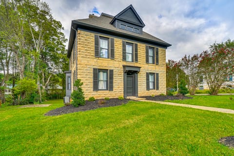 Spacious Athens Home ~ 1 Mi to Downtown! House in Tennessee