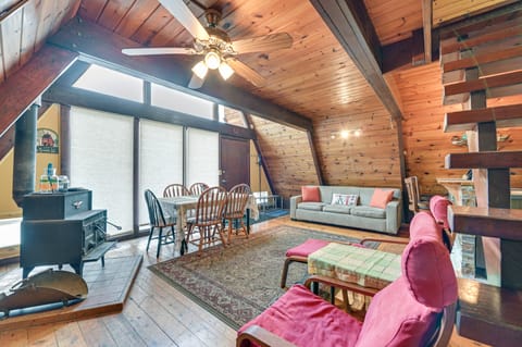 Walk to Ski Lift! Charming Hunter A-Frame House in Hunter