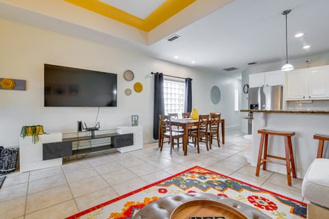 Steps to Beach: Oceanside Townhome w/ Heated Pool Apartment in South Padre Island