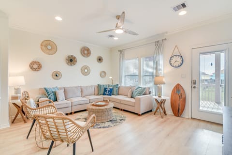 Families w/ Pets! Ocean-View Crystal Beach Retreat House in Bolivar Peninsula