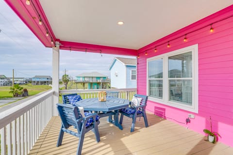 Families w/ Pets! Ocean-View Crystal Beach Retreat House in Bolivar Peninsula