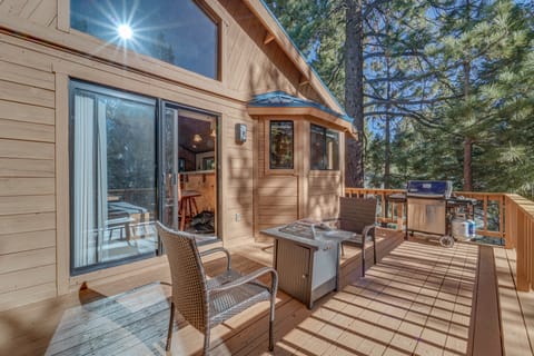 Home 1 Mi to Downhill Ski Resort: Bring Your Pets! House in Truckee