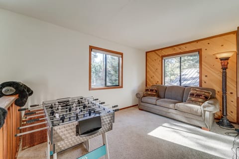 Home 1 Mi to Downhill Ski Resort: Bring Your Pets! House in Truckee