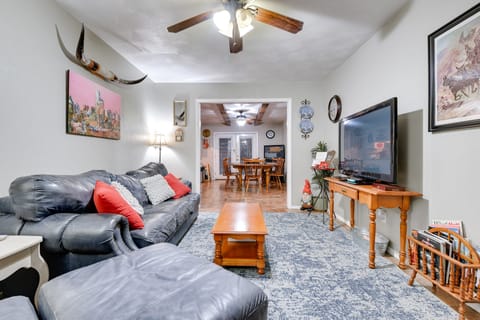 Walk to AT&T Stadium! Family Gem w/ Patio House in Arlington