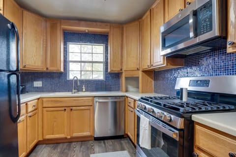 Round Rock Home with Large Yard: 20 Mi to Austin! House in Round Rock