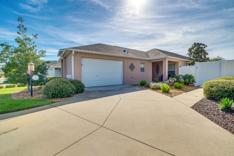 Screened Lanai & Grill: Home in The Villages House in The Villages