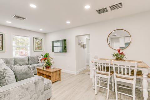 Heated Pool + Backyard: North Palm Beach Retreat! House in Palm Beach Gardens