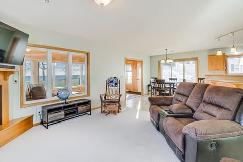 Lakefront Aitkin Home w/ Sunroom: Walk to Beach! House in Mille Lacs Lake