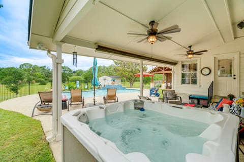 Pool, Hot Tub & BBQ: Family Home in Round Rock House in Round Rock