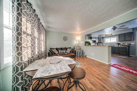 Ashtabula Home Rental - 2 Mi to Lake Erie, Beaches House in Lake Erie