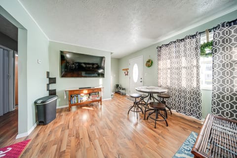 Ashtabula Home Rental - 2 Mi to Lake Erie, Beaches House in Lake Erie