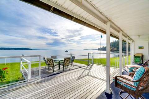 Bayfront Port Hadlock Retreat w/ Grill & Deck! House in Marrowstone Island