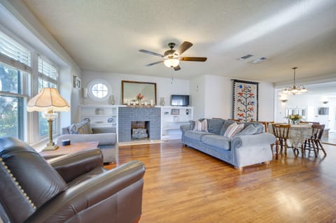 Pet-Friendly Brady Vacation Home Near Wineries! House in Rio Grande