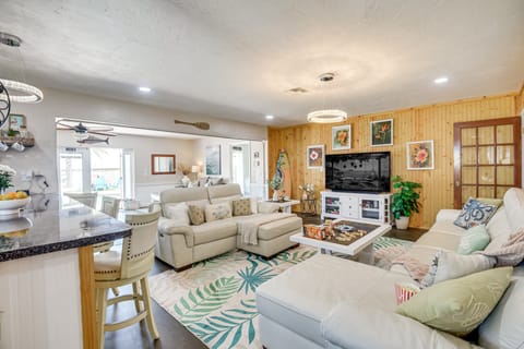 Pool + Game Room: Riverfront Daytona Escape! House in South Daytona