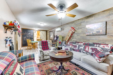 Hammocks & Forest Views: Creekside Murphy Retreat House in Tennessee