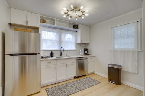 ‘Corby Claddagh House’ ~ 1 Mi to Notre Dame! House in South Bend