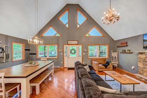 1 Mi to Beach: Pocono Lake Chalet w/ Decks House in Coolbaugh Township