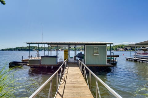 Lakefront & Dog-Friendly Gem in Gravois Mills House in Lake of the Ozarks