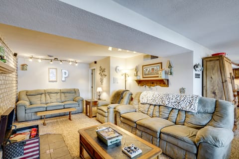 Lakefront & Dog-Friendly Gem in Gravois Mills House in Lake of the Ozarks