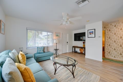 Cozy & Bright Naples Abode w/ Community Amenities! Apartment in Naples